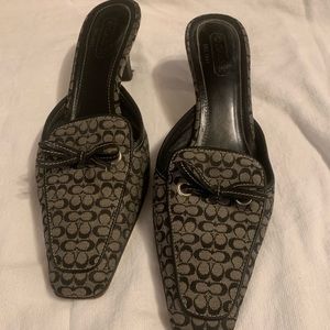 AUTHENTIC Coach Pumps